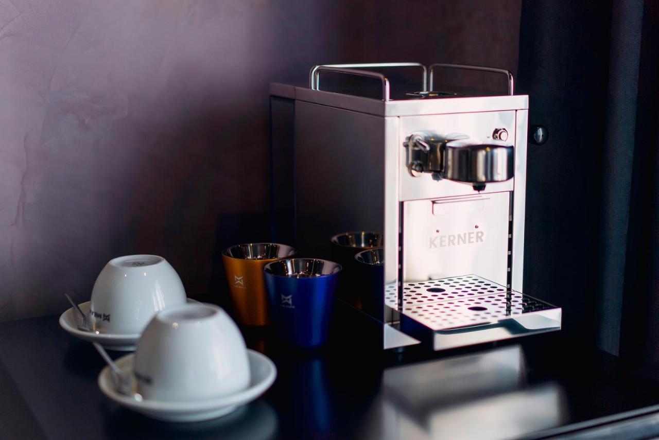 Tapis Rouge Design Boutique Hotel Batumi Luaran gambar A coffee machine