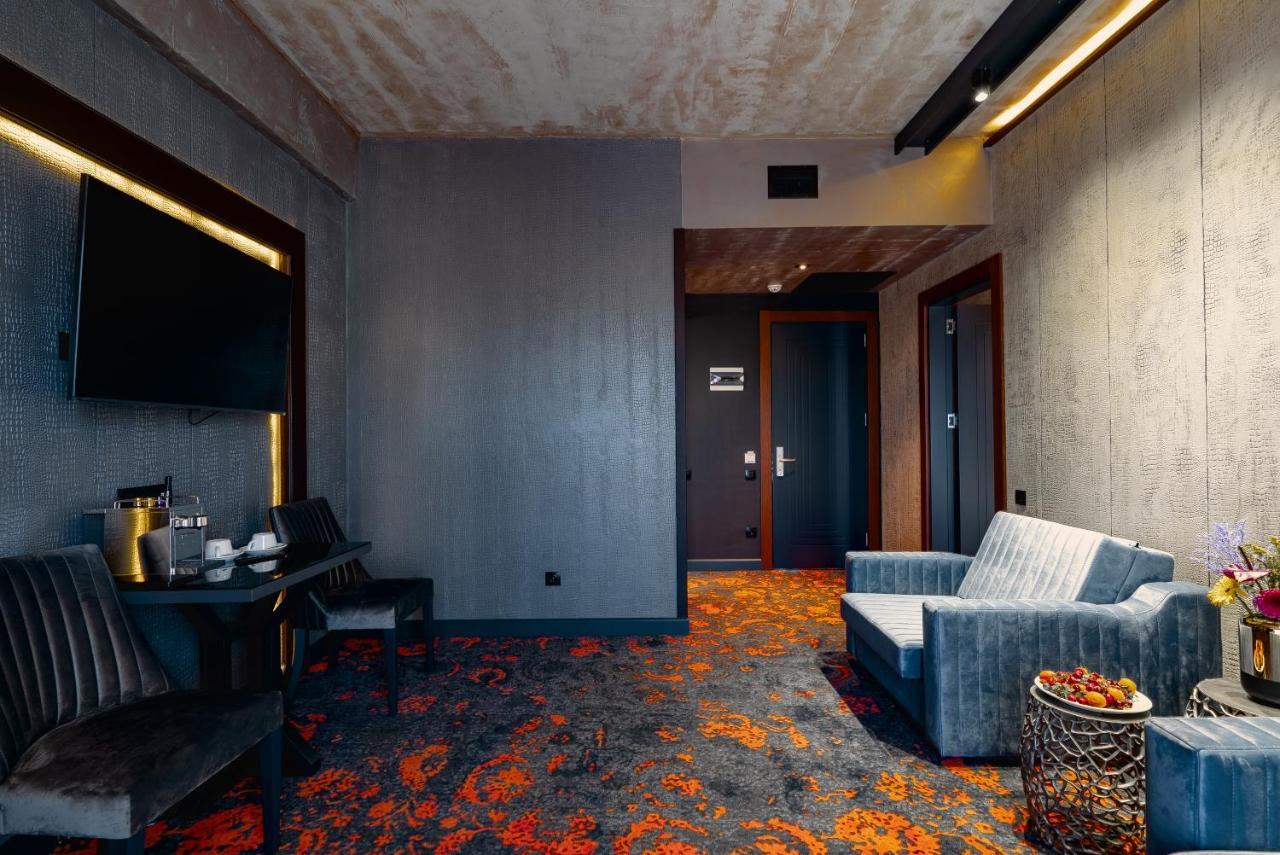 Tapis Rouge Design Boutique Hotel Batumi Luaran gambar A room at the hotel